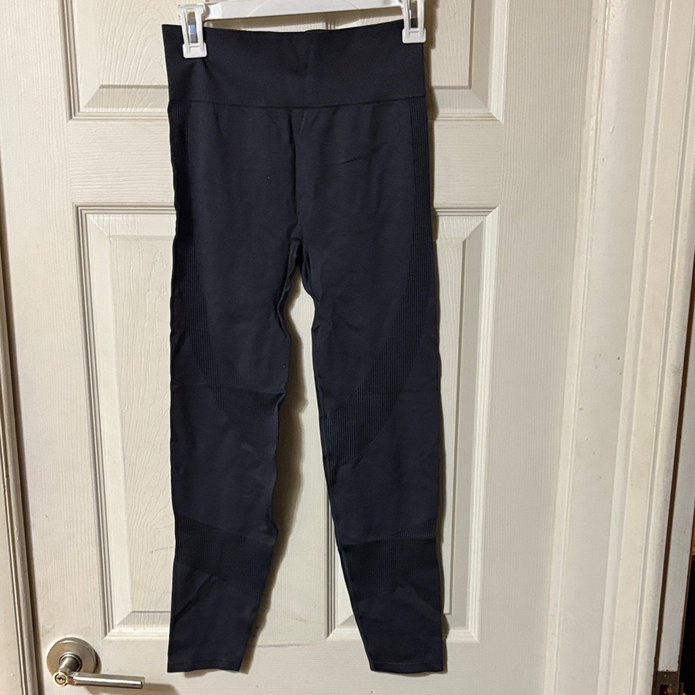 Gray Victoria Secret PINK Workout Leggings with Textured Panels